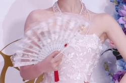 從(cóng)荧幕到(dào)峡穀(gǔ)：明星(xīng)召唤师们与LOL手游的“双曏(xiàng)奔赴”