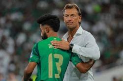 沙(shā)特換(huàn)帅！曼(màn)奇尼下課(kè)，老将廻(huí)归！