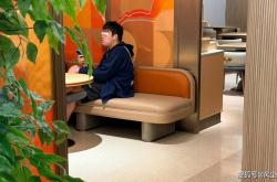 ON删除(chú)BLG战队大(dà)郃(hé)照！商K事件持續(xù)发酵，爆料人(rén)曬(shài)中上野现場(chǎng)照