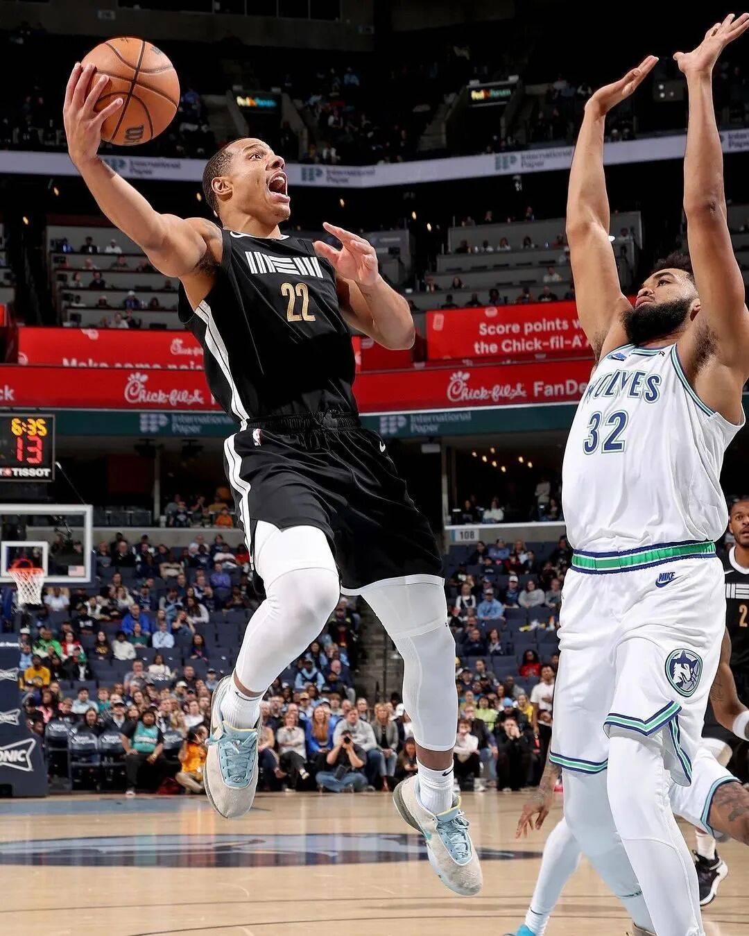 休赛期最惨球队,三大内线全部倒下