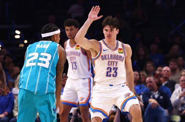 亚历山大9中7高效领衔,卫冕冠军季前赛展露冠军相