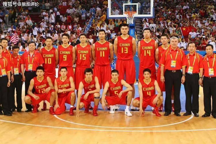 女网友社媒晒与易建联合照:支持中国男篮十几年 为国争光的球员很光荣