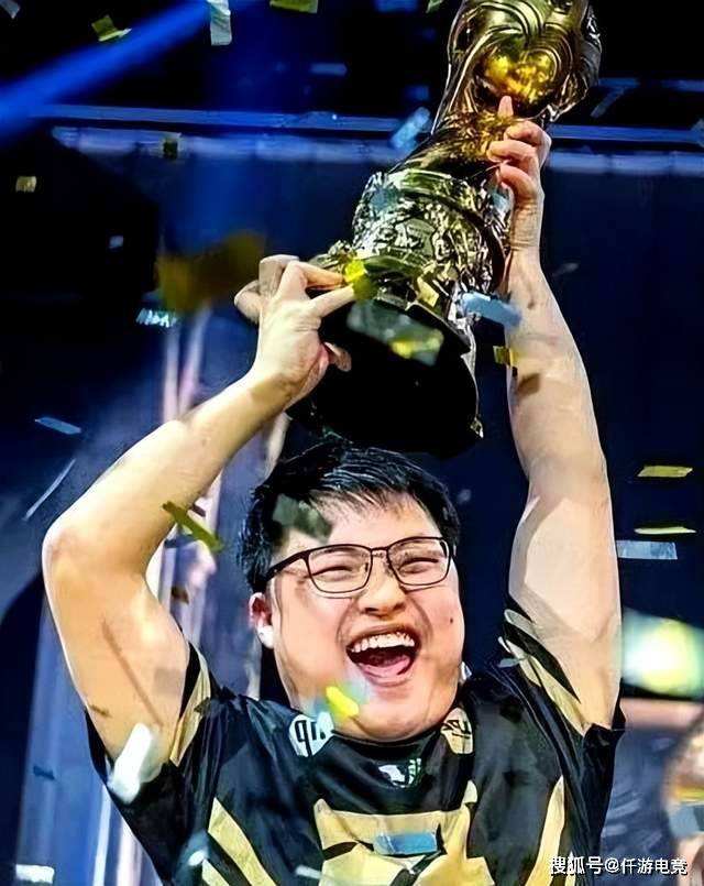 BLG首发3人沉迷斗魂，打算16强出局？MKOI战队AD选出VN为UZI而战